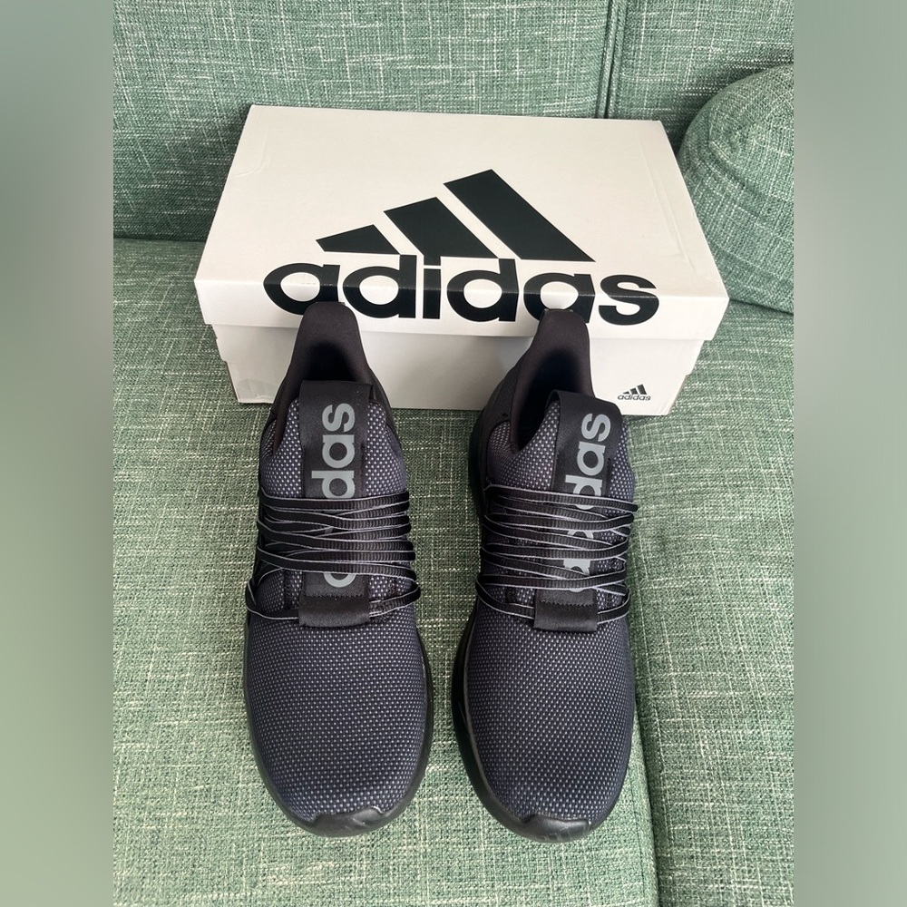 Men’s Adidas Lite Racer sneakers/athletic shoes in size 10 black